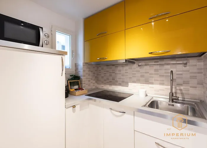 Appartamento Historic Center Loft - 5min To Colosseum, 300mt To Metro, Pvt Balcony, A-c *