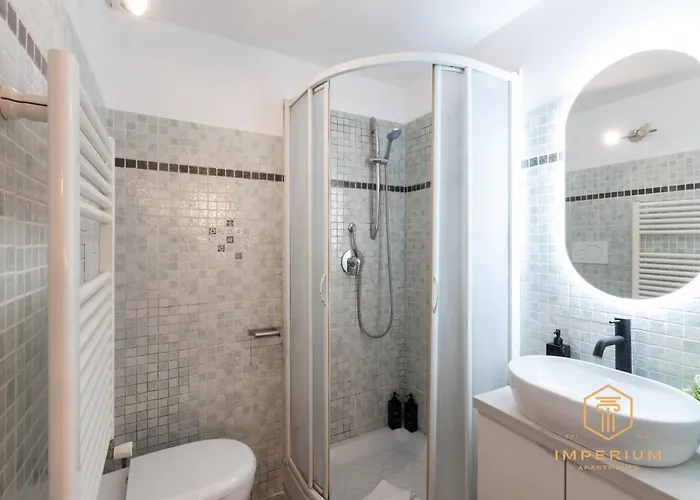 Historic Center Loft - 5min To Colosseum, 300mt To Metro, Pvt Balcony, A-c Apartman