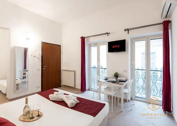 Historic Center Loft - 5min To Colosseum, 300mt To Metro, Pvt Balcony, A-c